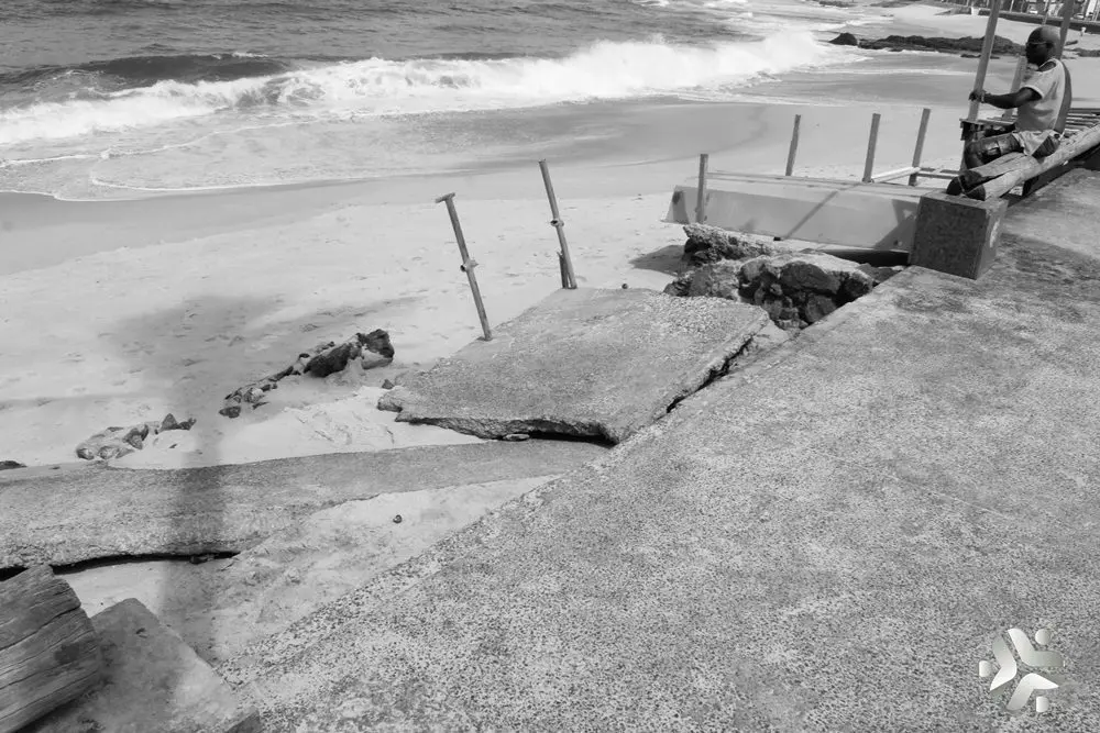 trecho de Orla de Amaralina continua abandonado