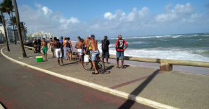 Banhista acaba de se afogar na praia de Amaralina, em Salvador.