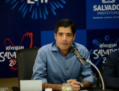 Prefeito apresenta programação do Réveillon