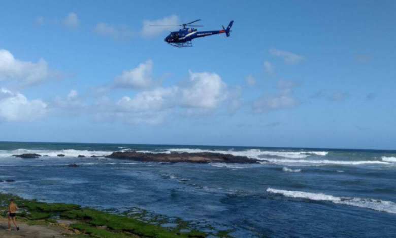 Jovem continua desaparecido após se afogar no Mar de Amaralina.