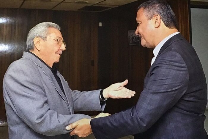 Rui-se-encontra-com-Raul-Castro-em-Cuba.jpeg