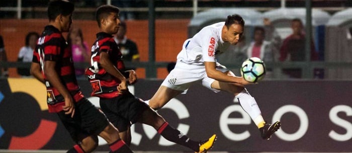 Vitória fica duas vezes na frente do placar mas cede empate jogando com o Santos no Pacaembu.