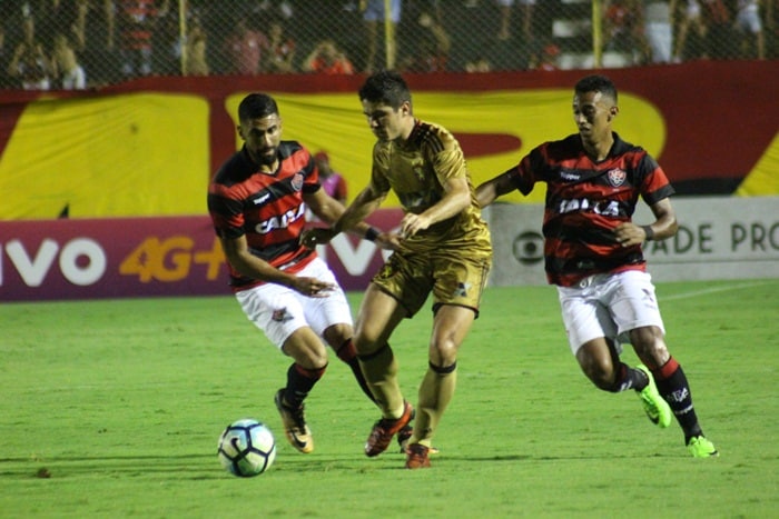 Vitória perde para o representante pernambucano, por 2 a 1, no Barradão