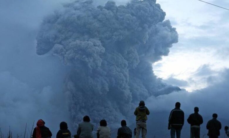 Aeroporto é reaberto em Bali após reduzir risco de erupção em vulcão