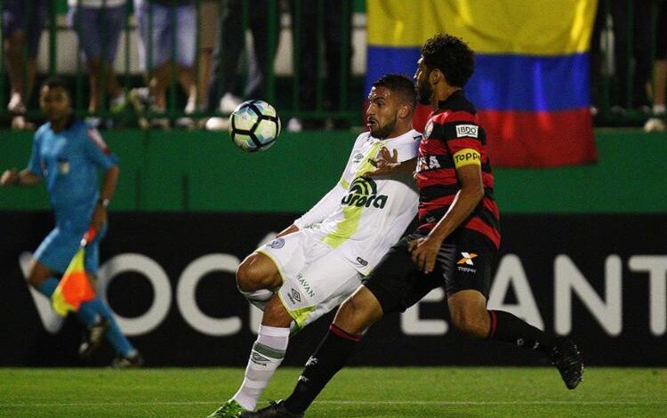 Vitória leva virada da Chapecoense e se complica na luta contra o rebaixamento