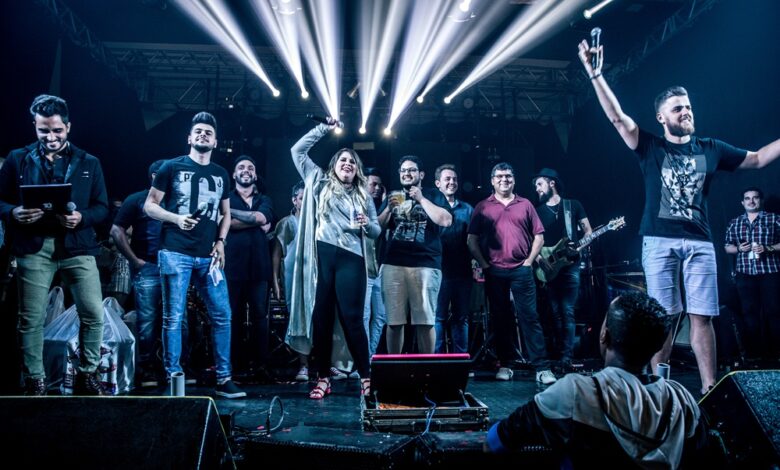 Cantores se unem para celebrar as conquistas de 2017
