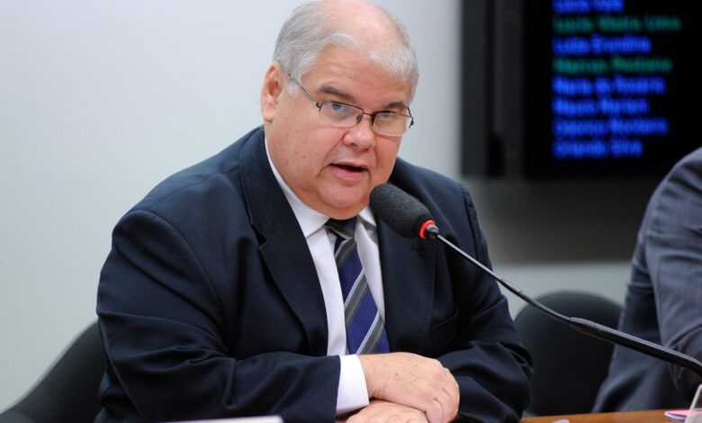 Deputado Lúcio Vieira Lima pode usar tornozeleira na Câmara