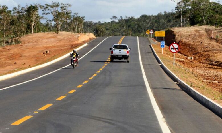 Empresa cede funcionários para ajudar nas obras da rodovia BA-099