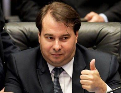 Rodrigo Maia participa de inauguração de escola na capital baiana nesta quinta-feira