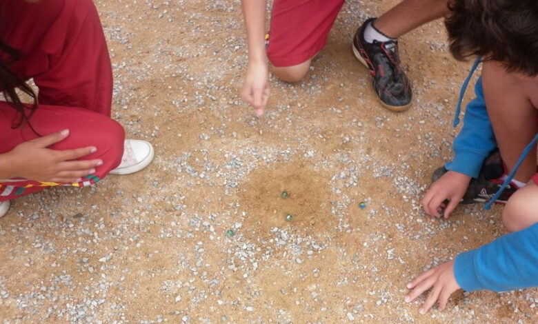 5 brincadeiras da sua infância que vão ajudar no desenvolvimento do seu filho