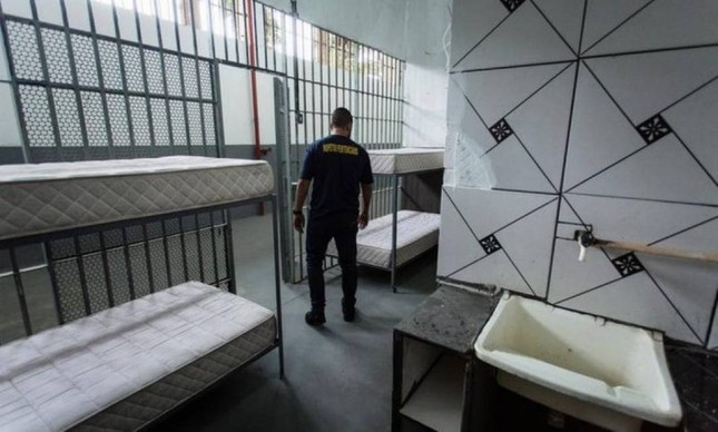 Câmeras revelam regalias dos presos da Lava Jato na cadeia de Benfica