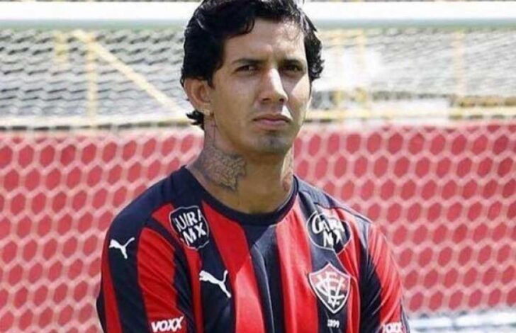 Rejeição em alta! Torcida do Vitória promove hashtag contra retorno de Victor Ramos
