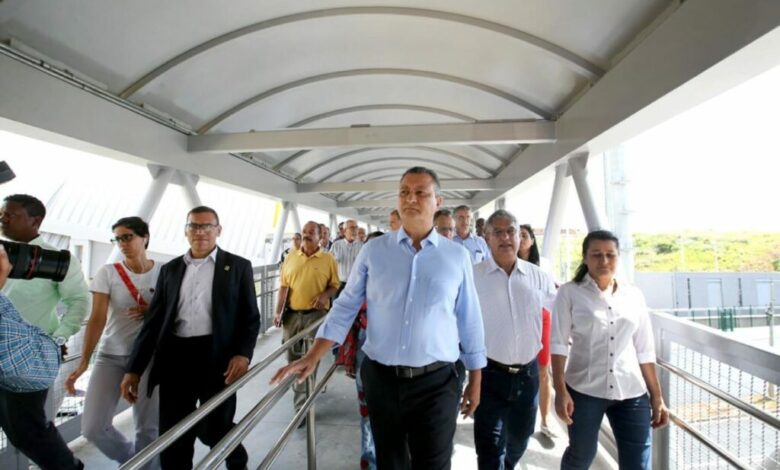 Rui entrega passarela de Pernambués e viaduto em Lauro de Freitas