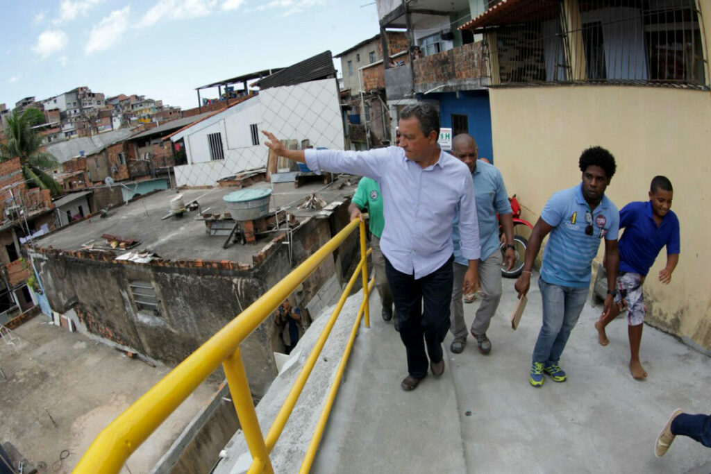 Rui entrega obra de contenção de encosta que beneficia 4,7 mil moradores da Boa Vista do São Caetano