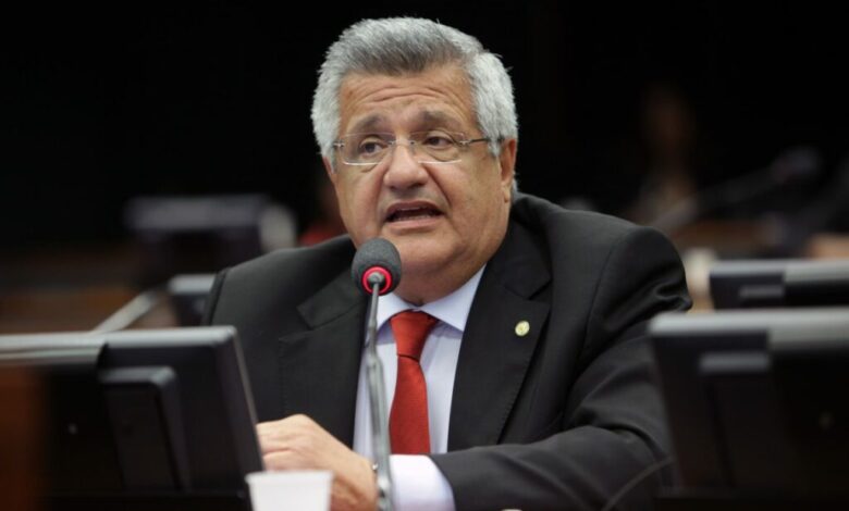 Bacelar vira alvo do MP e pode perder mandato em ação por improbidade administrativa